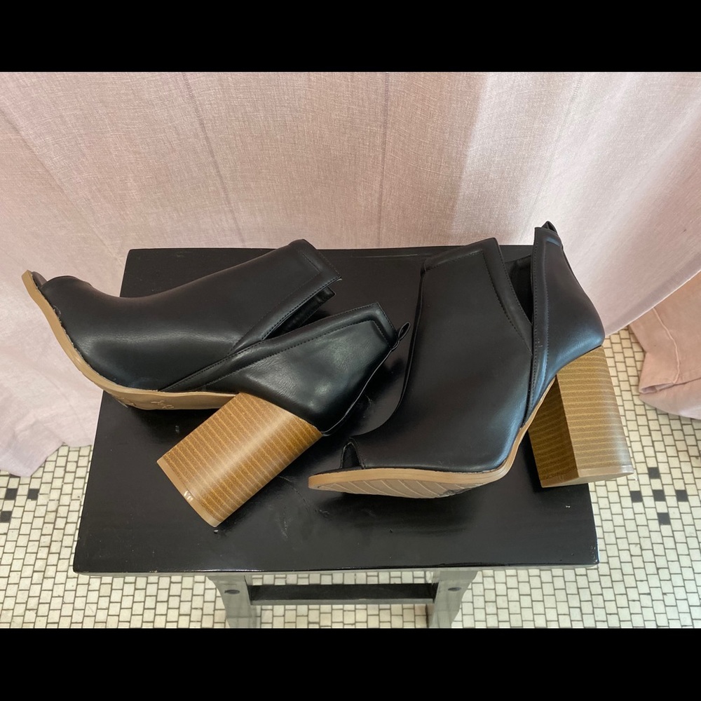 NWT black open toed booties